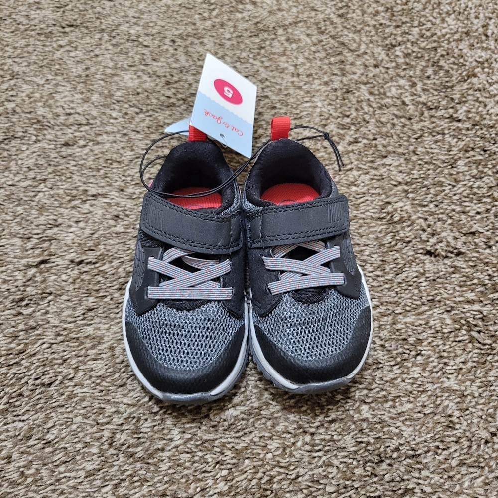 Toddler/baby boy size 5 black Sneakers